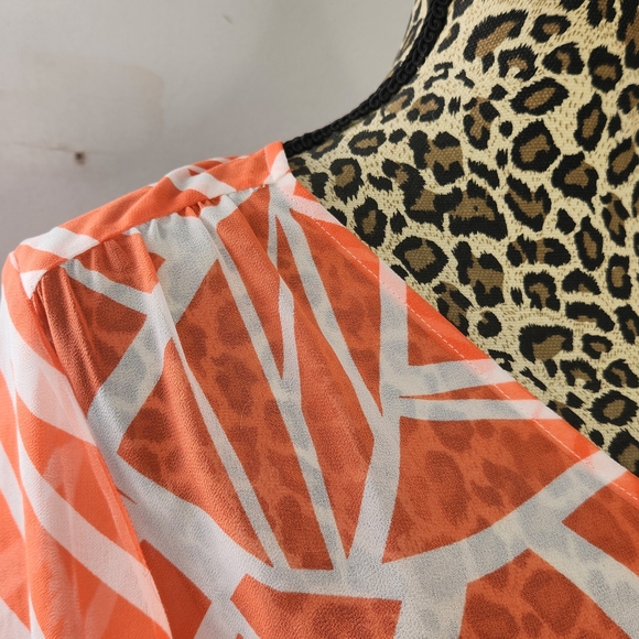 Banana Republic Orange & White Abstract V-Neck Tunic Top - Picture 8 of 8